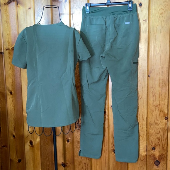 Moss green figs scrub set size XS/S nursing doctor scrub set straight leg pants - Picture 3 of 14